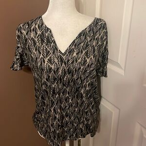 NWT Nic + Zoe Stretched Leaves Flutter Sleeve Spilt Neck Tee Medium